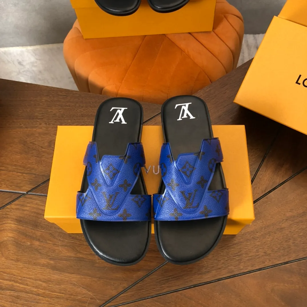 Factory price: 270💰LV counters are selling new brand luxury men's slippers, casual, loose and comfortable. The must-have model in the picture above [Happy][Happy], multiple colors available Size: 38-44, customized 45